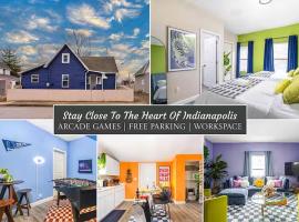 Vibrant Downtown Indy Retreat with Game Room & Patio, hotel in Indianapolis