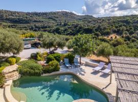 Villa Lucy by PosarelliVillas, hotel in Plataniás