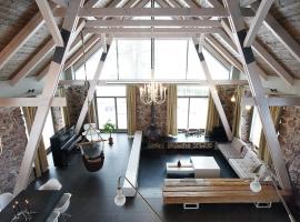 Design stone villa nearby the Baltic sea, 4BR, 5BA, ξενοδοχείο σε Skulte