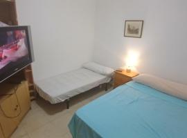 Habitacion 3 personas en Toledo，托萊多的飯店