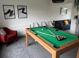 Spacious House Parking Pool Table, hotell sihtkohas Balderton