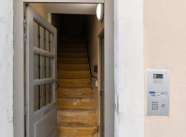 Bâtiment Les Iris, hotel in Bourg-Saint-Andéol