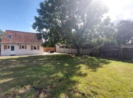 3 Bedroom Awesome Home In Zutkerque, Hotel in Zutkerque