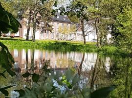 Maison Des Augustines, hotel in Saint-Amand-les-Eaux