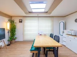 Metro Stay Daejeon Cozy home at transport hub