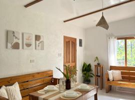 Casa Ilios - a peaceful 2BR home in Poblacion 5, General Luna, hôtel à Catagnan