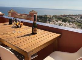 2173-Superb apt with amazing seaview, отель в городе Манильва