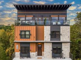 The Great Escape! Sleeps 26 - Sky Deck - Arcade - Golf - Waterpark, hotel din New Era