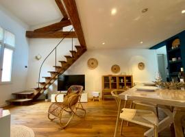 The Montpellier Escape-Duplex featuring a terraceconditioning，位于蒙彼利埃的酒店