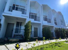 Yun Shan Pan Pan Homestay, hotel in Dongshi