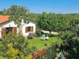 Freistehender Bungalow Perla mit Garten und Grill