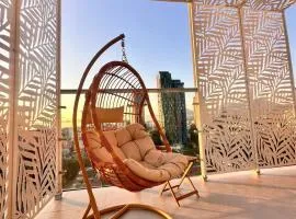 City Centre Penthouse (Outdoor Bathroom + BBQ)