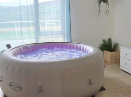 Ballycrystal House Getaway, Hotel in Bunclody