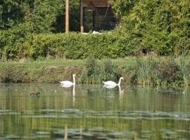 EXCLUSIVITE Lodge haut de gamme avec bain nordique privatif au bord du canal &agrave; 1h15 de Paris, cabană din Montcresson