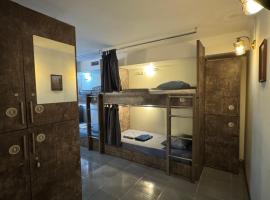 Hostel VOYAGE, hostel στο Μπατούμι