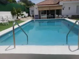 Chalet con Jardin Piscina Privada y parking