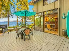 Poulsbo Waterfront Lodge with Game Room Library