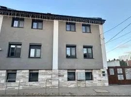 M70 Apartmanház