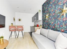 5mn near m&eacute;tro souplex basement near Montmartre, hotel ob plaži v Parizu