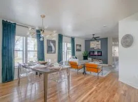 Spacious 6 Bed 6 Bath Duplex with a Pool