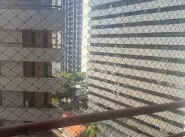 Quarto mobiliado na orla de Iracema