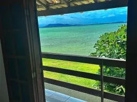 pé na areia lagoa e praia Arraial do Cabo