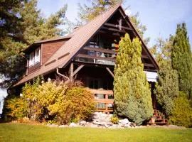 Dom Zielarki z widokiem na jezioro, sauna, balia