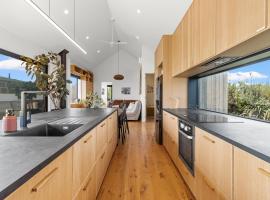 Seafront, Sauna, Architecture The Surf Nest Full House, hotel in Warea
