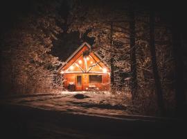 Huttopia White Mountains, glamping site in Albany
