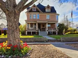 1908 Victorian Home in Eastern Oregon