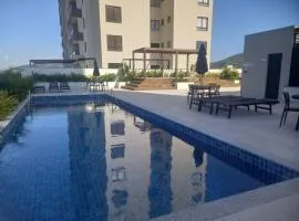 Apto com piscina a 150m da Praia!