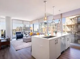 Chic Stamford Apartment - Walk to Train & Entertainment