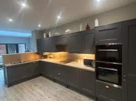 Flat 1, 119 Northgate St - luxury 2 bedroom apartment apartment close to the town centre with paid parking close by