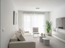 O&O - 2 BR Stylish & Modern Apartment