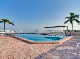 Isla Del Sol Condo about 2 Miles to St Pete Beach!, hotel in St Petersburg