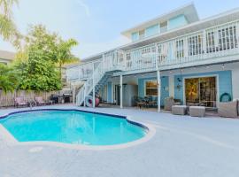 100' from the beach, Elegant 3BR Beach Retreat, Hotel in Sarasota