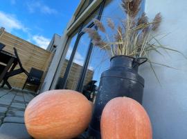 AgroReset CAŁOROCZNY, hotel in Korlino