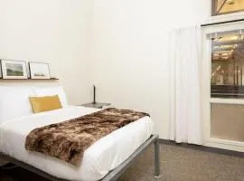 Cream City 2BR Apt - Just 3 Blocks to Fiserv with Gym and Parking