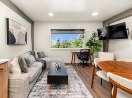 2BR in Downtown with Parking, hotel in Spokane