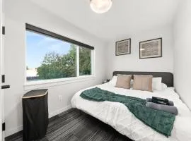 DT 2br 2bath Modern Apartment