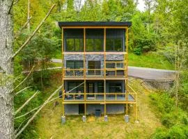 Pool Table and Hot Tub! Home 1 Mi to GSM Natl Park