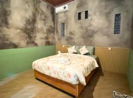 Ijen Backpacker Atas Angin dekat Stasiun Banyuwangi Kota, hotel en Giri