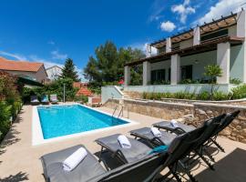 Villa Marina, Hotel in Ražanj