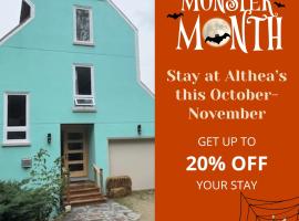 Riverside Retreat with Sauna & Hot Tub in Elora, hotel v destinaci Elora