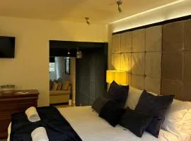 Otter Hollow - a spacious central apartment