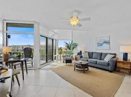 Riverfront Marker 33 with Sunset Views, Walk to Flagler & 3rd Ave, Pet Friendly, Pool & Hot Tub