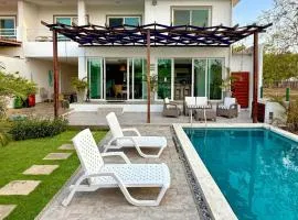 Vacation Home Escape & Villa with pool