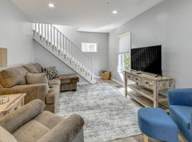 Walk to Main Street! Updated Norwich Home, hotel v destinaci Norwich