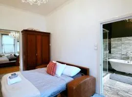 Seafront Luxury Super King Suites Villa parking