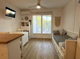 Studio 4pers rénové avec jardin et place privée，位于莱克斯的酒店